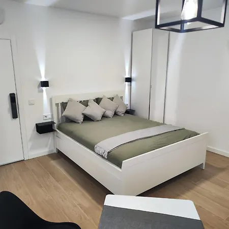 Apartment Kubik B&w, Canteras And Restaurants